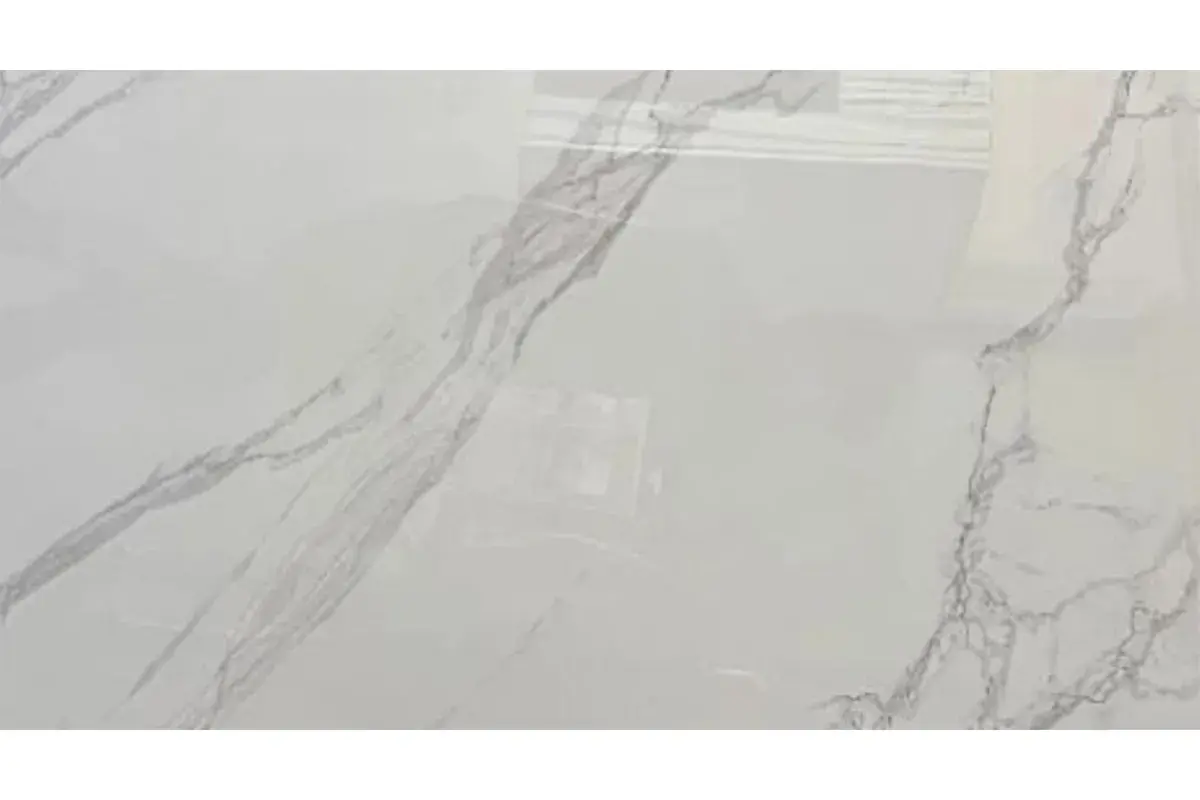 Стол обеденный Норд 1400х800 (Керамика YB9020022BG Белый мрамор прожилки латте / ЛДСП с черной кромкой / Металл черный)