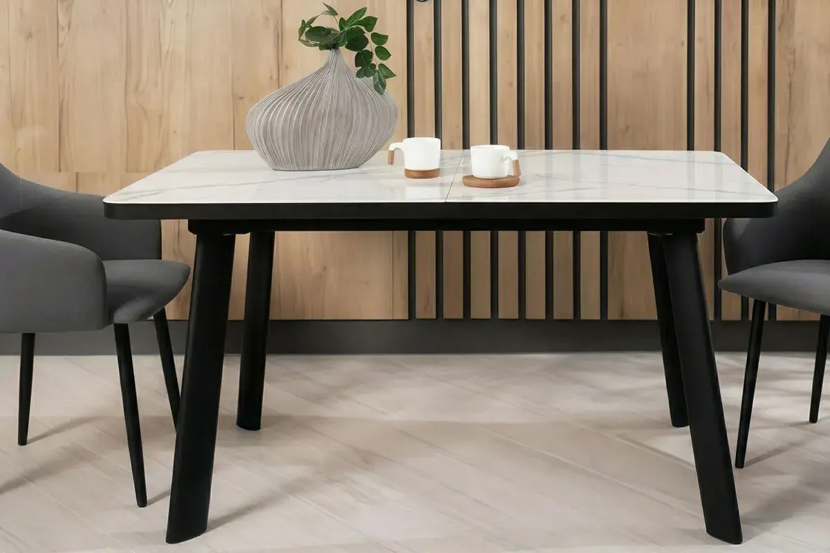 Стол обеденный Норд 1400х800 (Керамика YB9020023B Matte Белый мрамор / ЛДСП с черной кромкой / Металл черный)