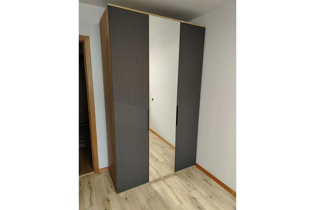 Шкаф Астория №3 (Дуб кастелло медовый / Графит софт / Матовая вставка)