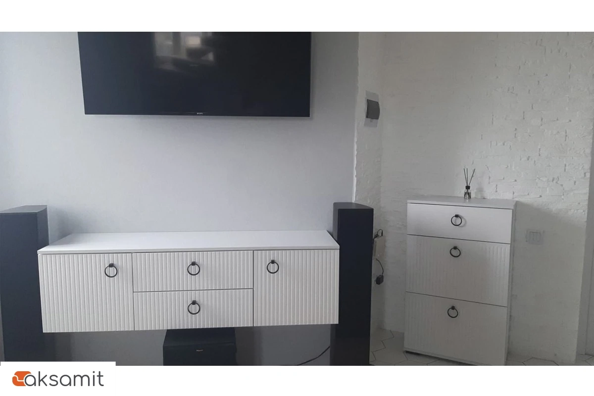 Тумба с дверками и ящиком Шарлиз (Белый)