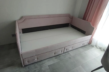 Кровать Кантри ТД-308.12.02 с мягкой обивкой и ящиками 90х200 Тип 1 (Велюр пудровый) 