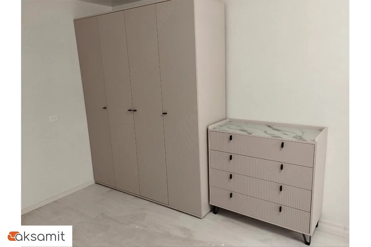 Комод Кашемир 4 ящ. (Кашемир/Сантьяго/Стекло матовое с фотопечатью)